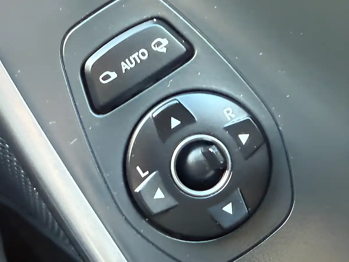Used 2017 Hyundai Santa Fe Premium Se Blue - Interior and Exterior details 18