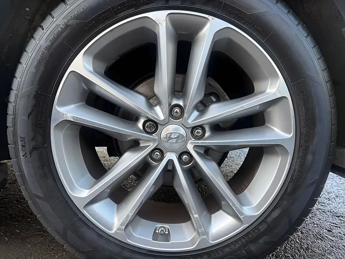 Used 2017 Hyundai Santa Fe Premium Se Blue - Interior and Exterior details 8