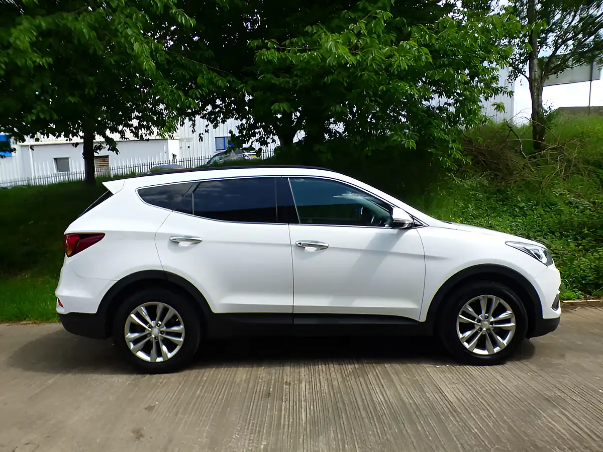 Used 2017 Hyundai Santa Fe Premium White - Interior and Exterior details 11