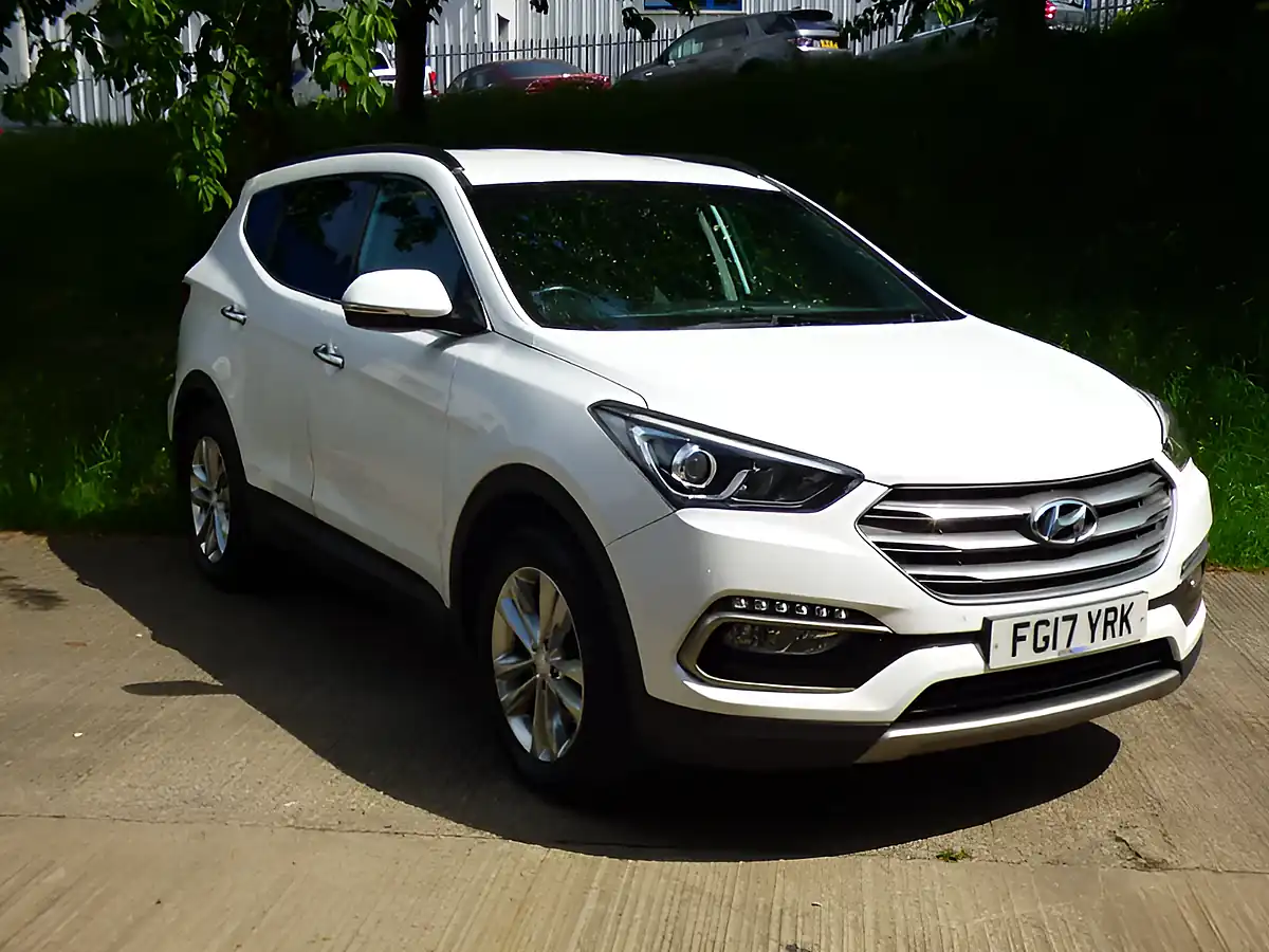 Used 2017 Hyundai Santa Fe Premium White - Interior and Exterior details 4