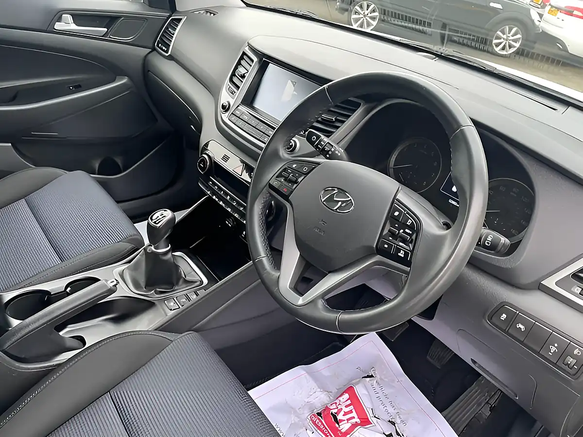 Used 2017 Hyundai Tucson Blue Drive Se Nav Silver - Interior and Exterior details 10