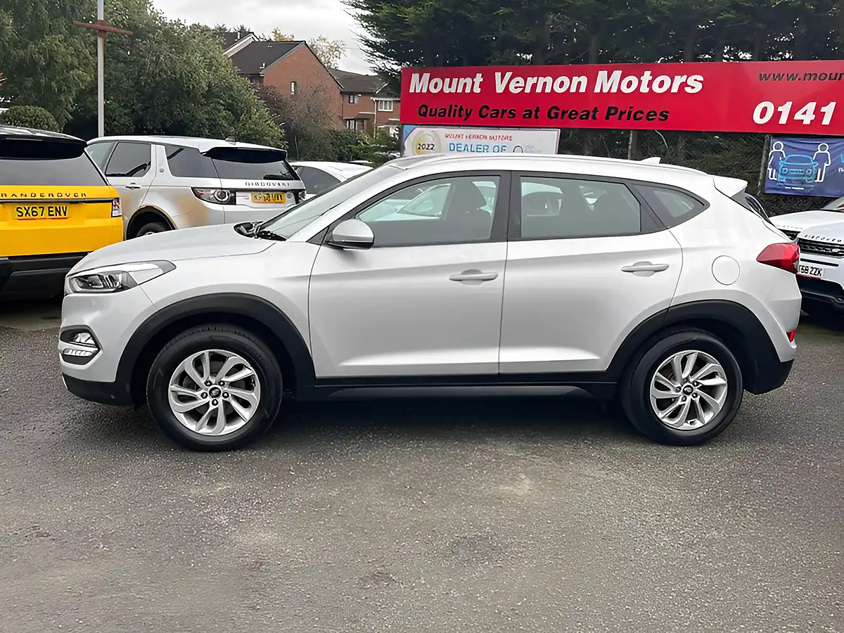 Used 2017 Hyundai Tucson Blue Drive Se Nav Silver - Interior and Exterior details 5