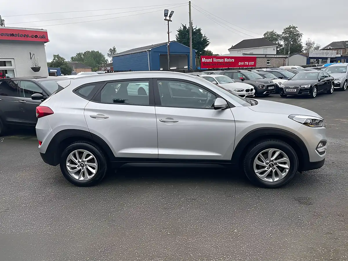 Used 2017 Hyundai Tucson Blue Drive Se Nav Silver - Interior and Exterior details 9
