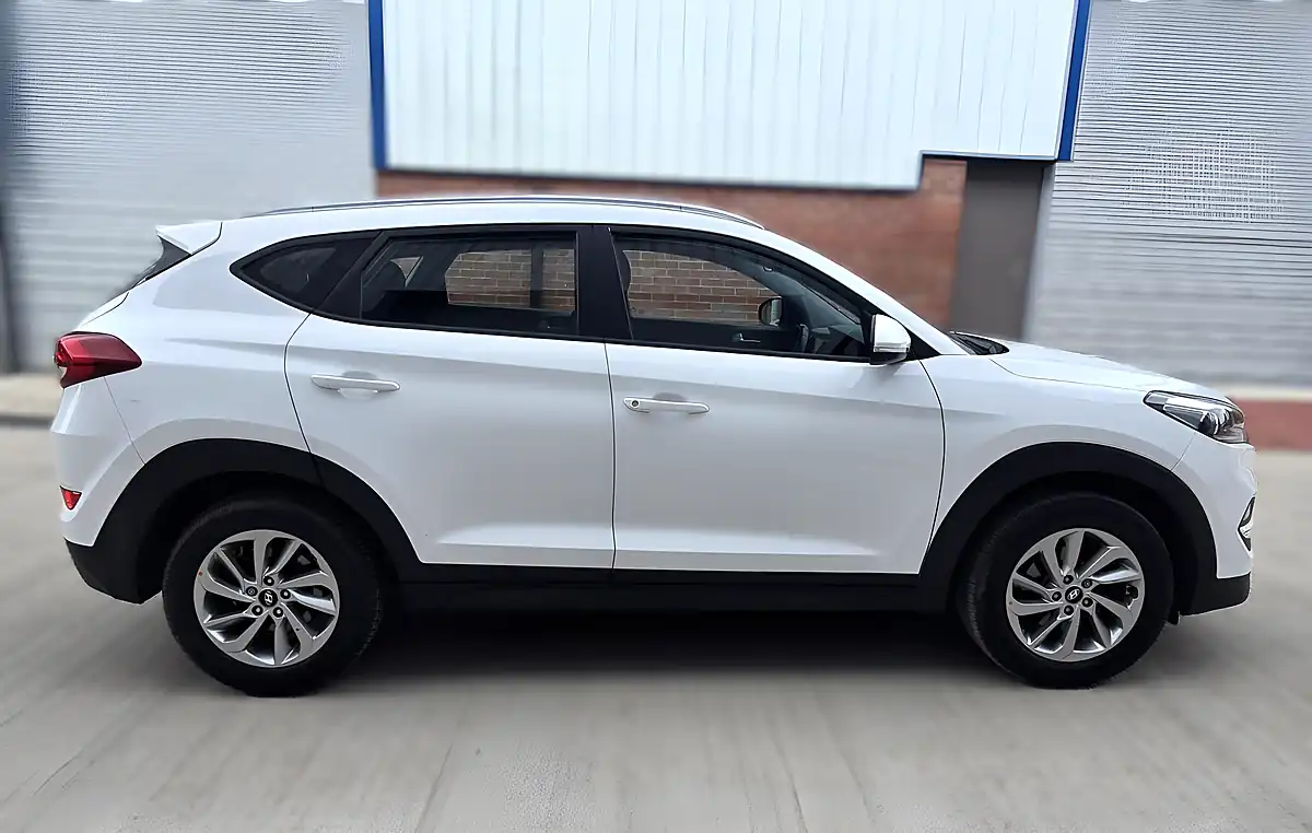 Used 2017 Hyundai Tucson Blue Drive Se Nav White - Interior and Exterior details 11