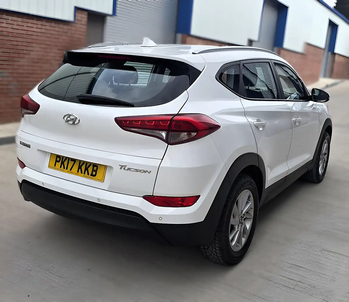 Used 2017 Hyundai Tucson Blue Drive Se Nav White - Interior and Exterior details 12