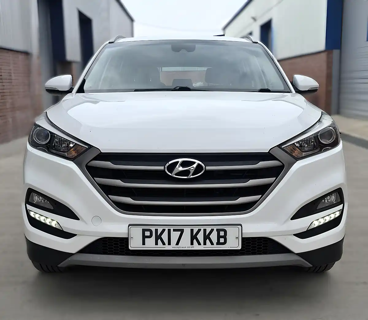 Used 2017 Hyundai Tucson Blue Drive Se Nav White - Interior and Exterior details 4