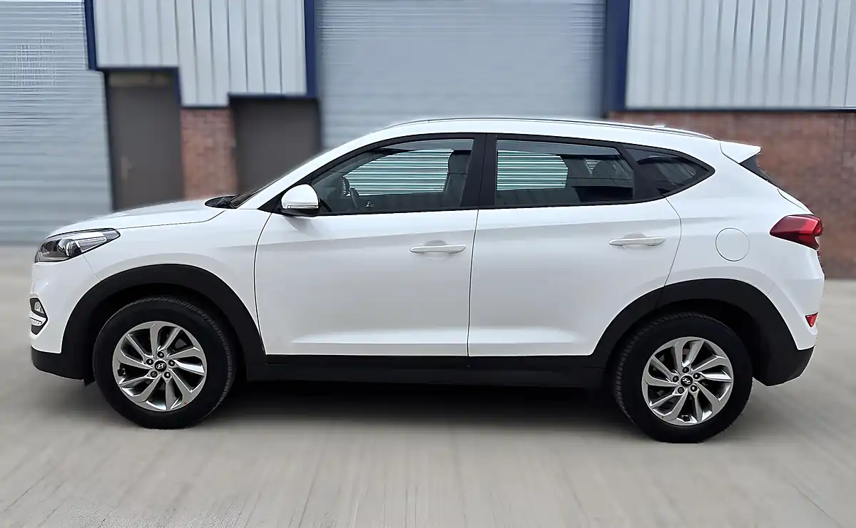 Used 2017 Hyundai Tucson Blue Drive Se Nav White - Interior and Exterior details 9