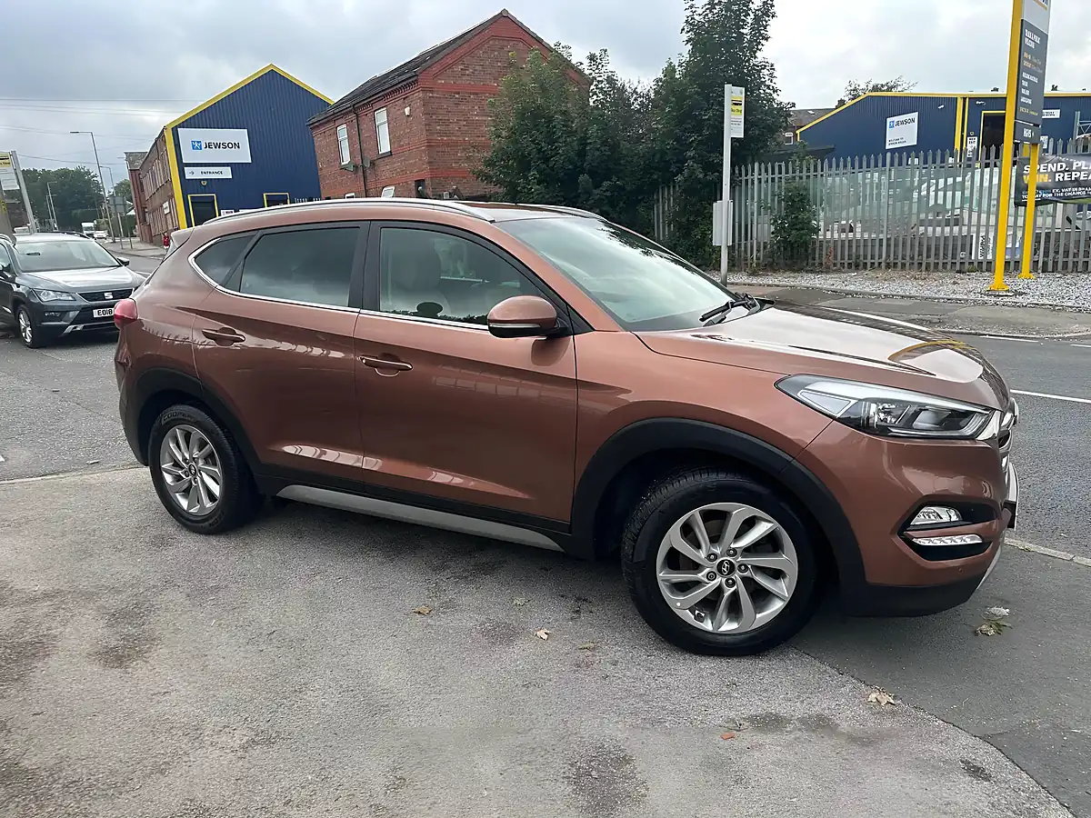 Used 2017 Hyundai Tucson Premium Bronze - Interior and Exterior details 11
