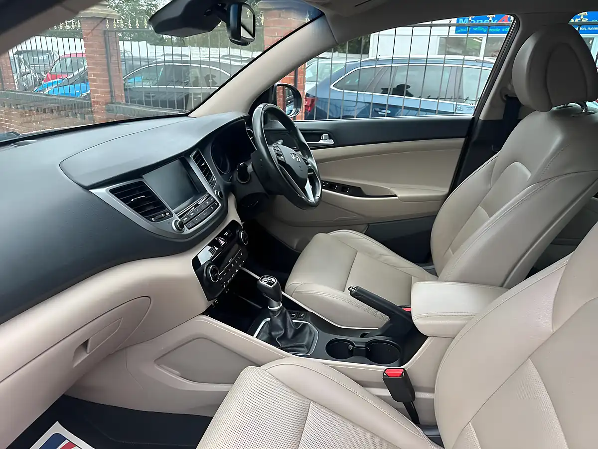 Used 2017 Hyundai Tucson Premium Bronze - Interior and Exterior details 13