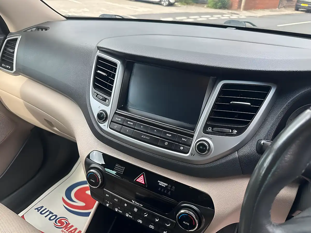 Used 2017 Hyundai Tucson Premium Bronze - Interior and Exterior details 16