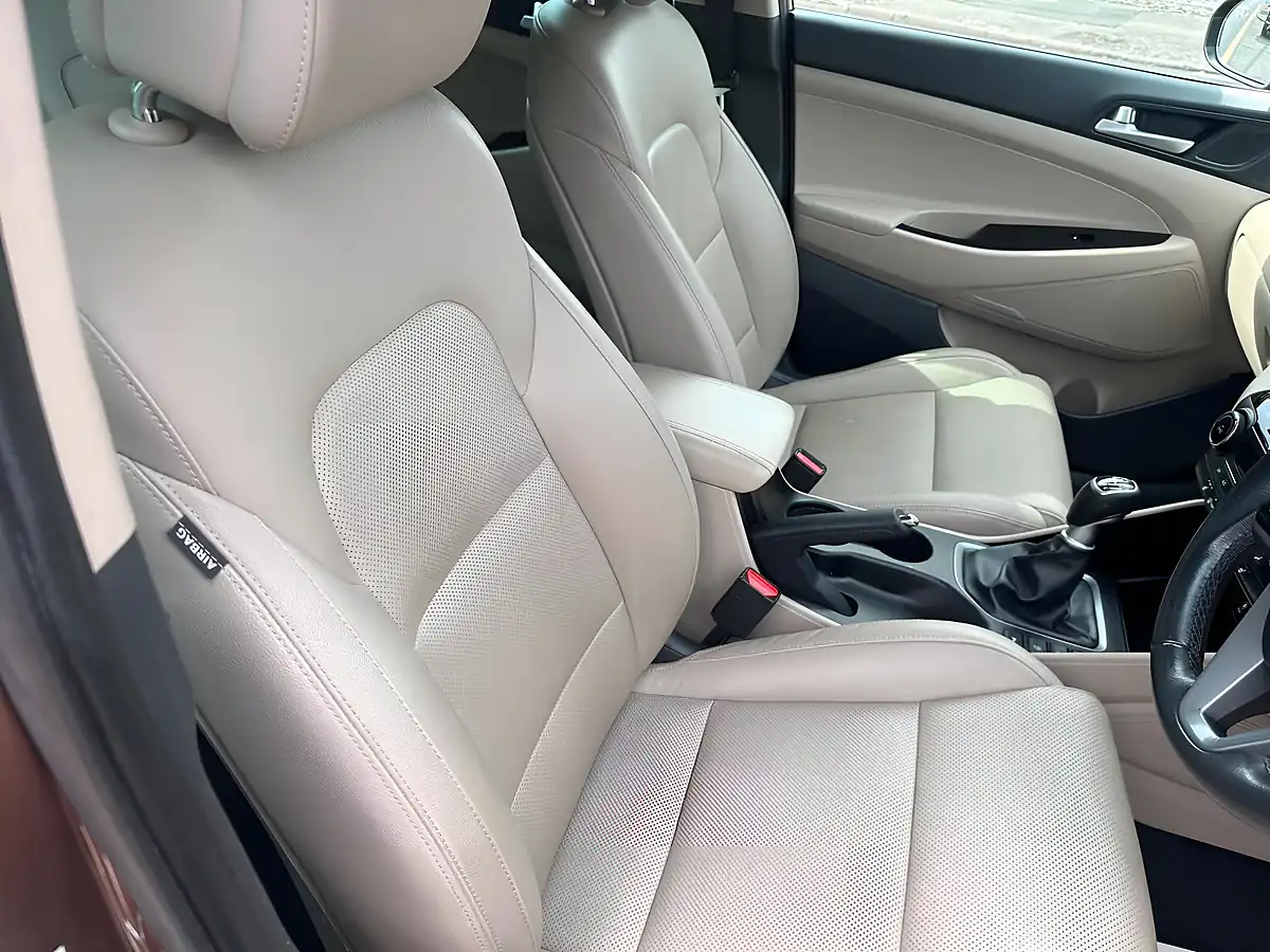 Used 2017 Hyundai Tucson Premium Bronze - Interior and Exterior details 17