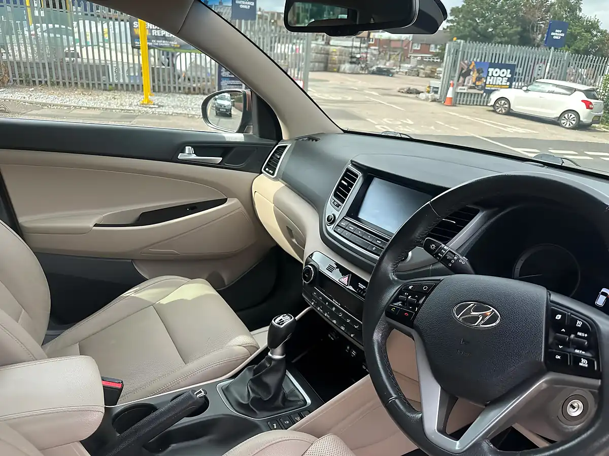 Used 2017 Hyundai Tucson Premium Bronze - Interior and Exterior details 18