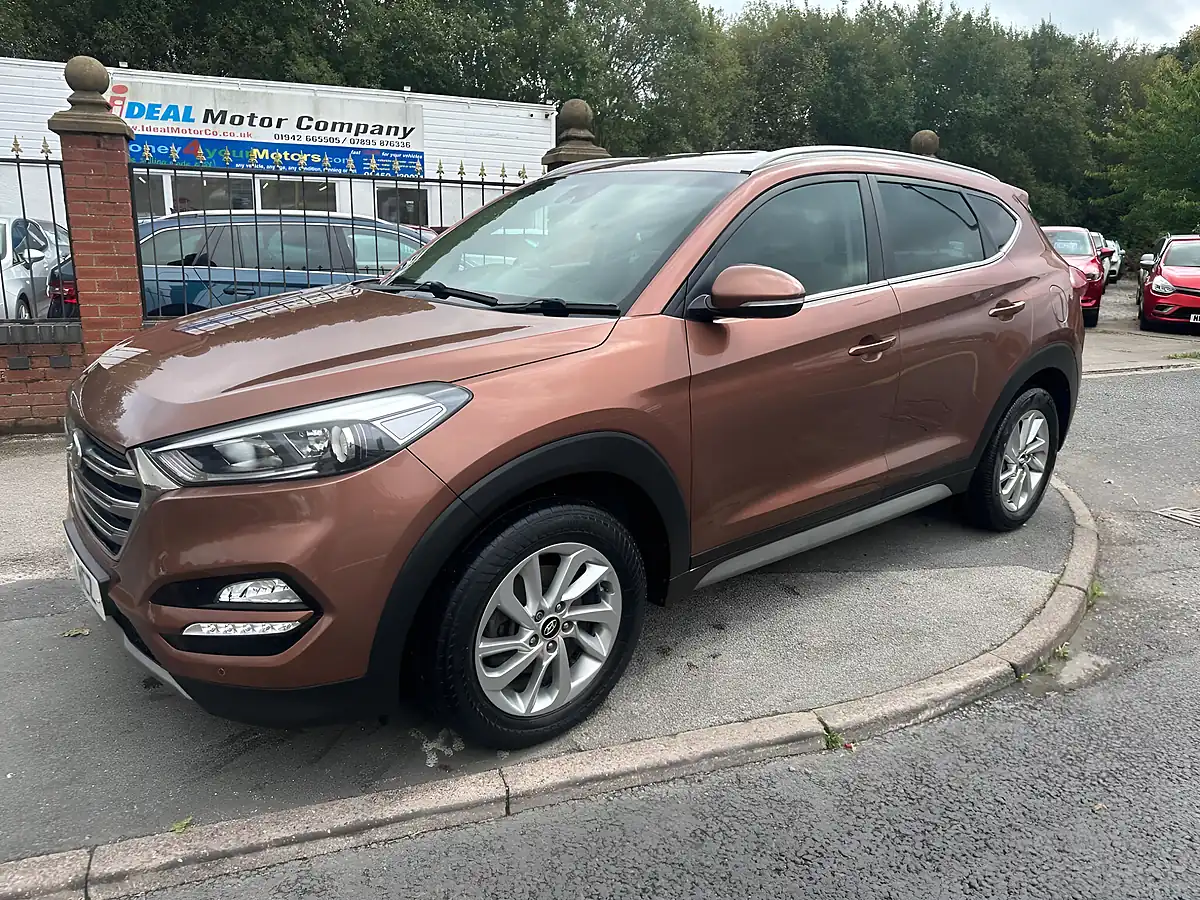 Used 2017 Hyundai Tucson Premium Bronze - Interior and Exterior details 9