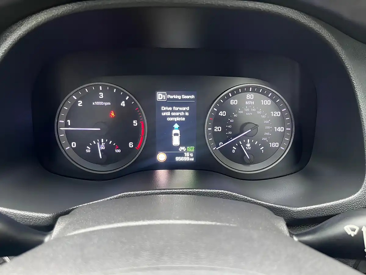 Used 2017 Hyundai Tucson Premium Se Grey - Interior and Exterior details 6