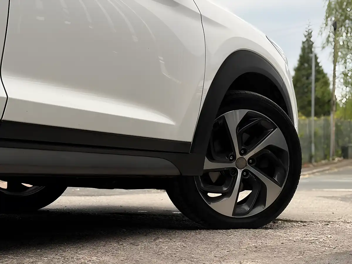 Used 2017 Hyundai Tucson Premium White - Interior and Exterior details 11