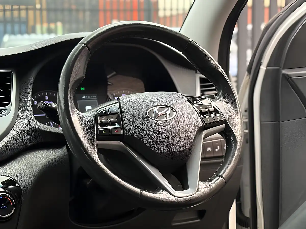 Used 2017 Hyundai Tucson Premium White - Interior and Exterior details 16