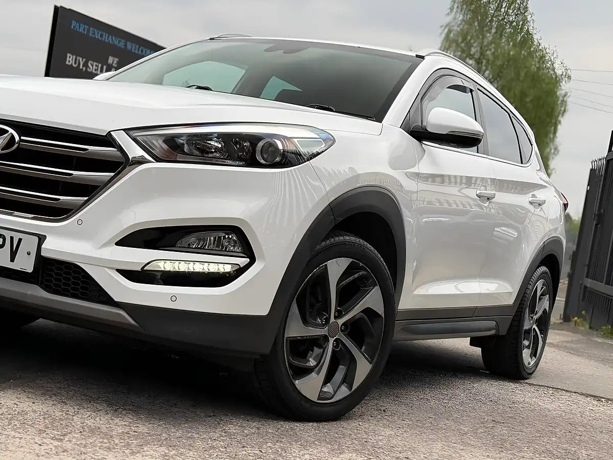 Used 2017 Hyundai Tucson Premium White - Interior and Exterior details 6