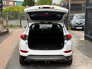 Used 2017 Hyundai Tucson Premium White - Interior and Exterior details 8