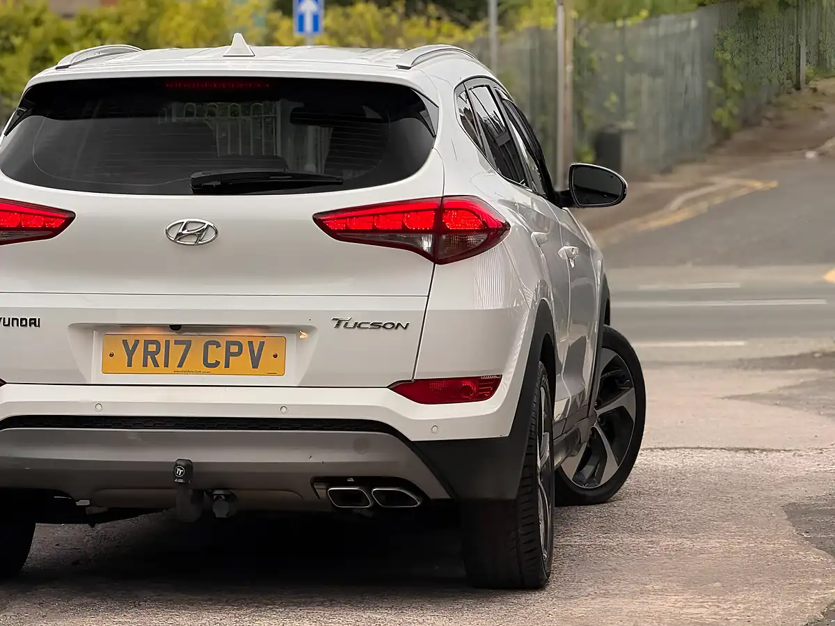 Used 2017 Hyundai Tucson Premium White - Interior and Exterior details 9