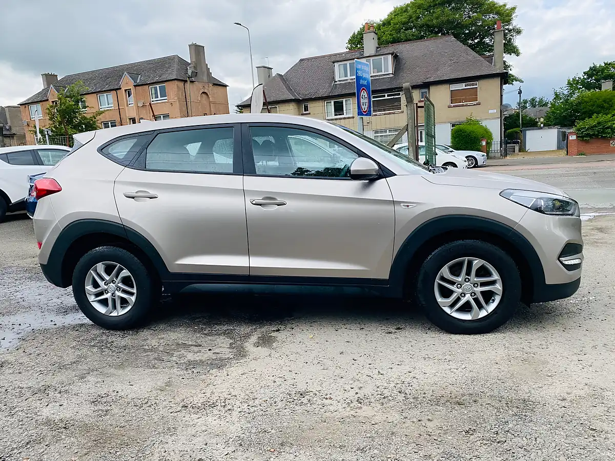 Used 2017 Hyundai Tucson S-Drive White - Interior and Exterior details 10