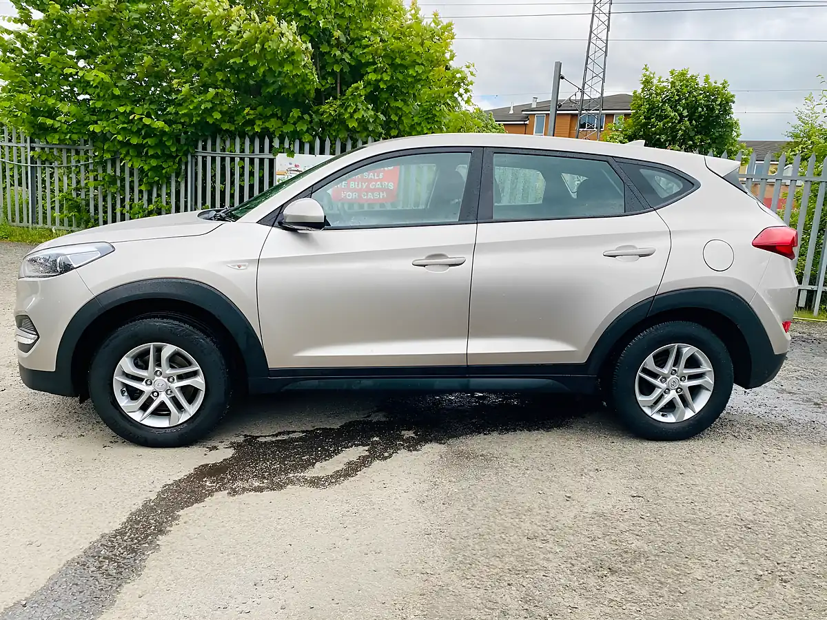 Used 2017 Hyundai Tucson S-Drive White - Interior and Exterior details 11