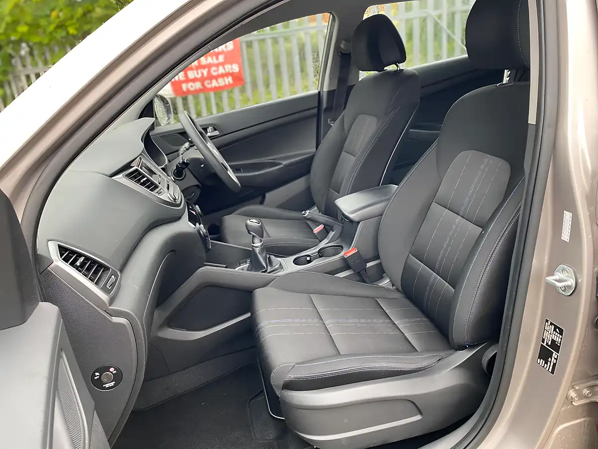 Used 2017 Hyundai Tucson S-Drive White - Interior and Exterior details 15
