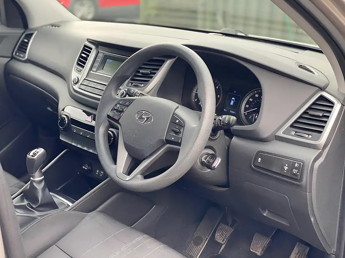Used 2017 Hyundai Tucson S-Drive White - Interior and Exterior details 18