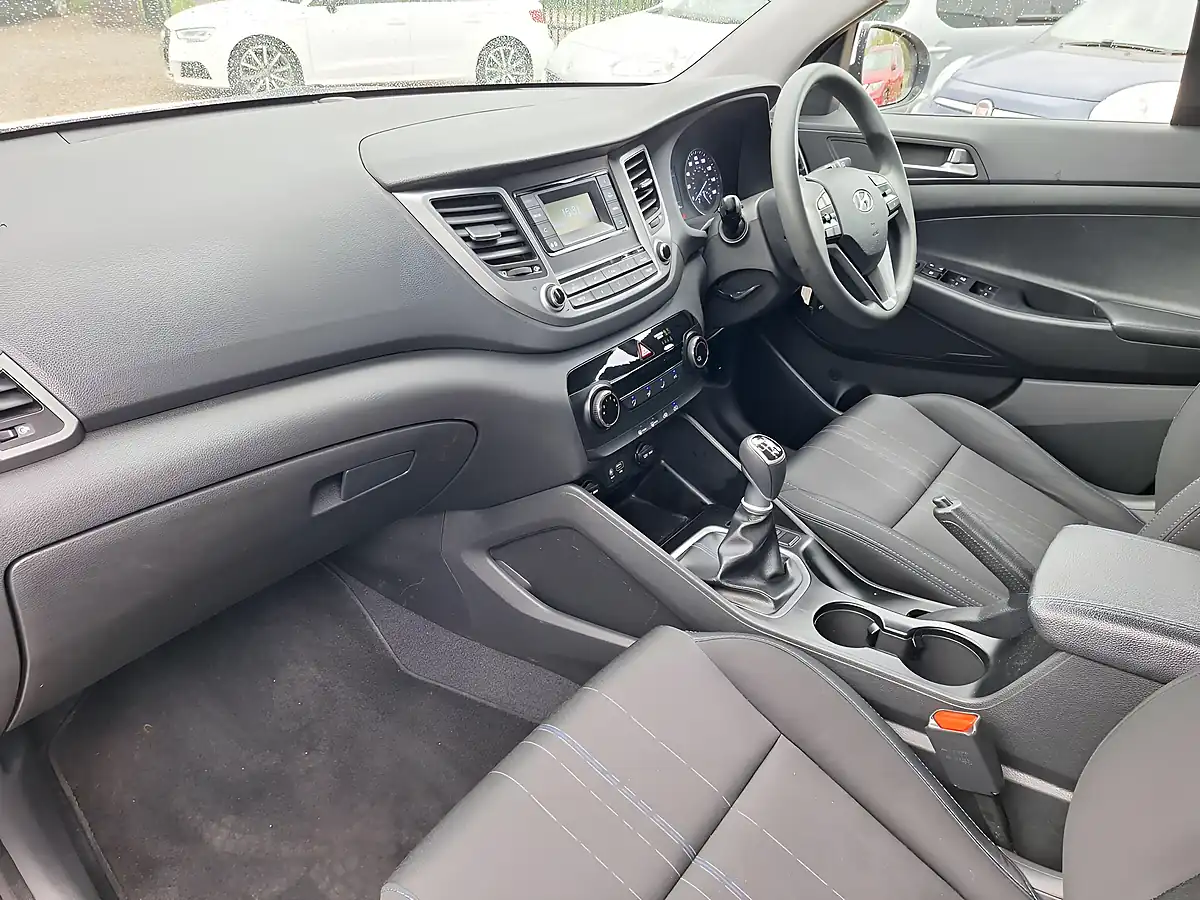 Used 2017 Hyundai Tucson S White - Interior and Exterior details 2