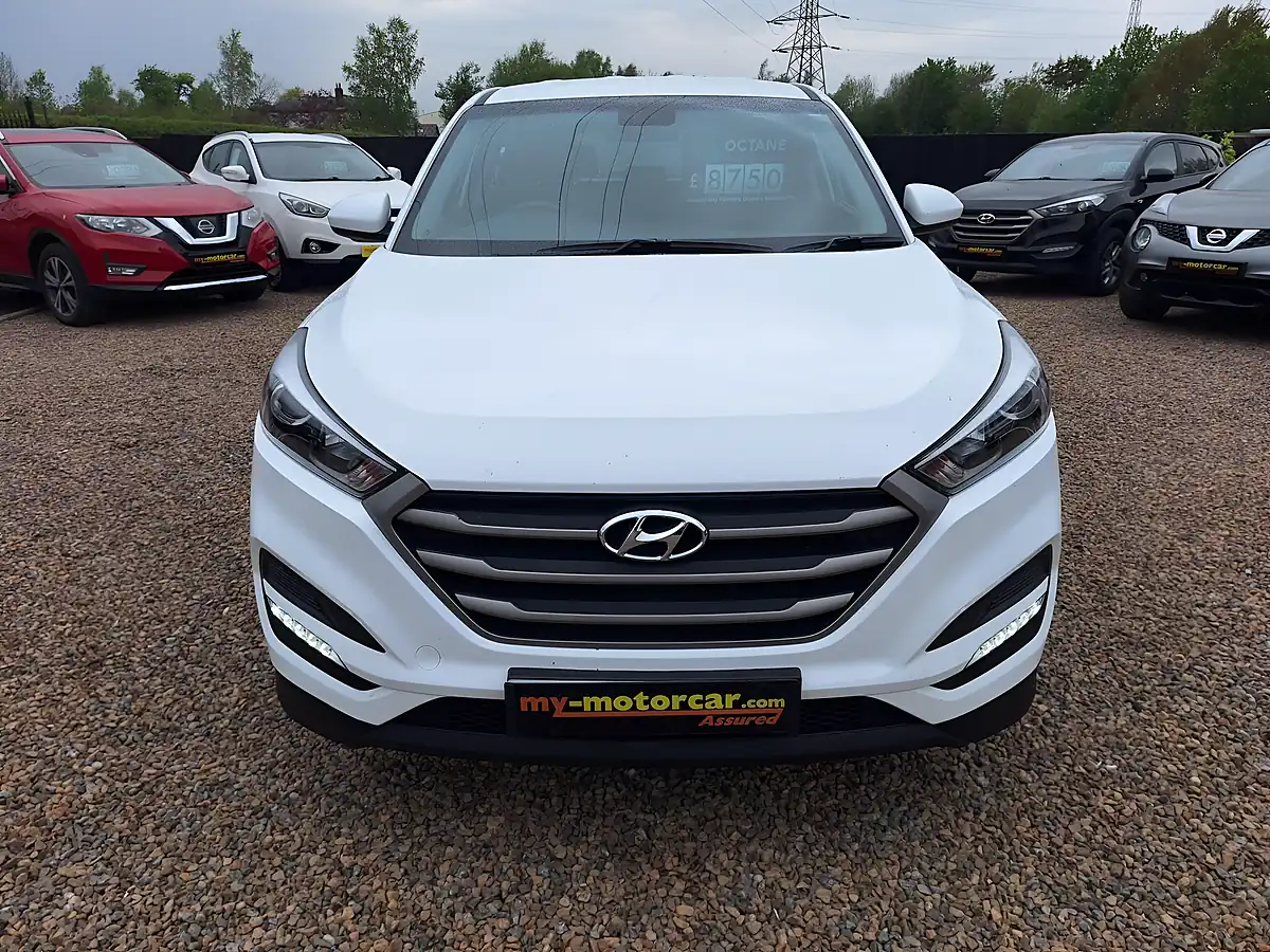 Used 2017 Hyundai Tucson S White - Interior and Exterior details 3