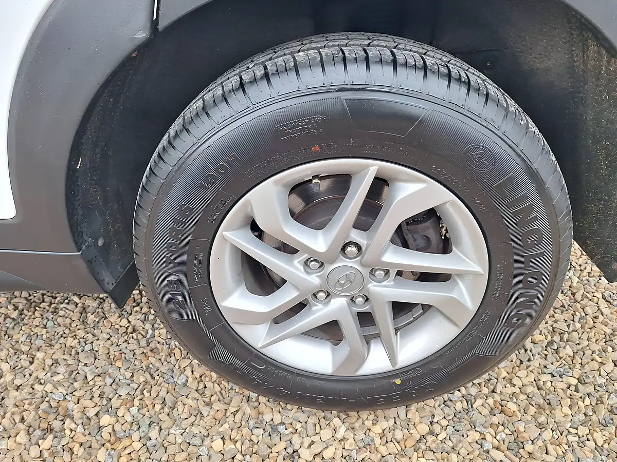 Used 2017 Hyundai Tucson S White - Interior and Exterior details 6