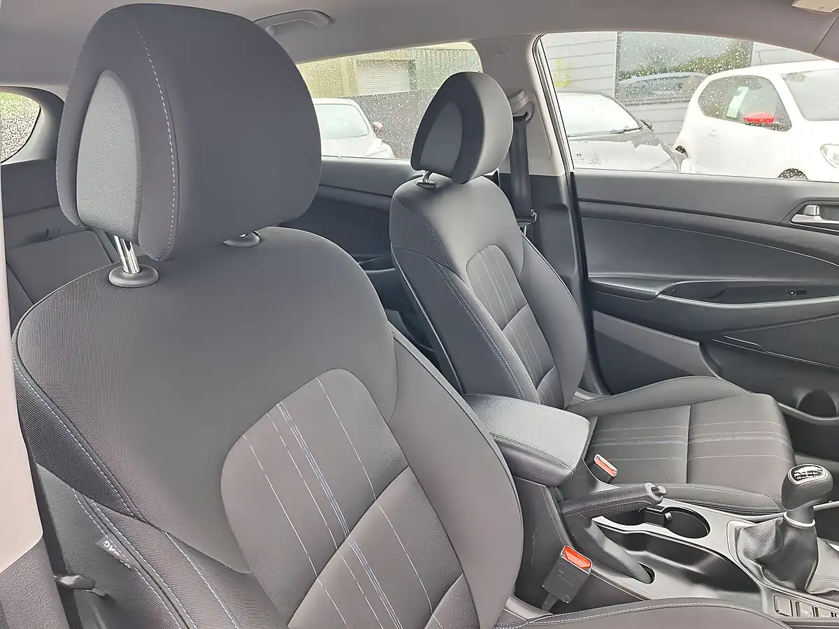 Used 2017 Hyundai Tucson S White - Interior and Exterior details 8