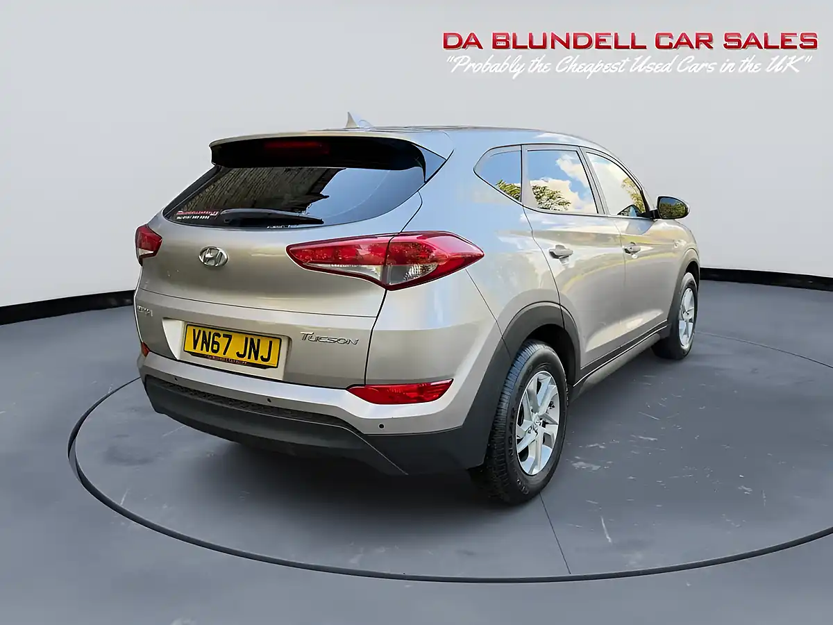 Used 2017 Hyundai Tucson S White - Interior and Exterior details 11
