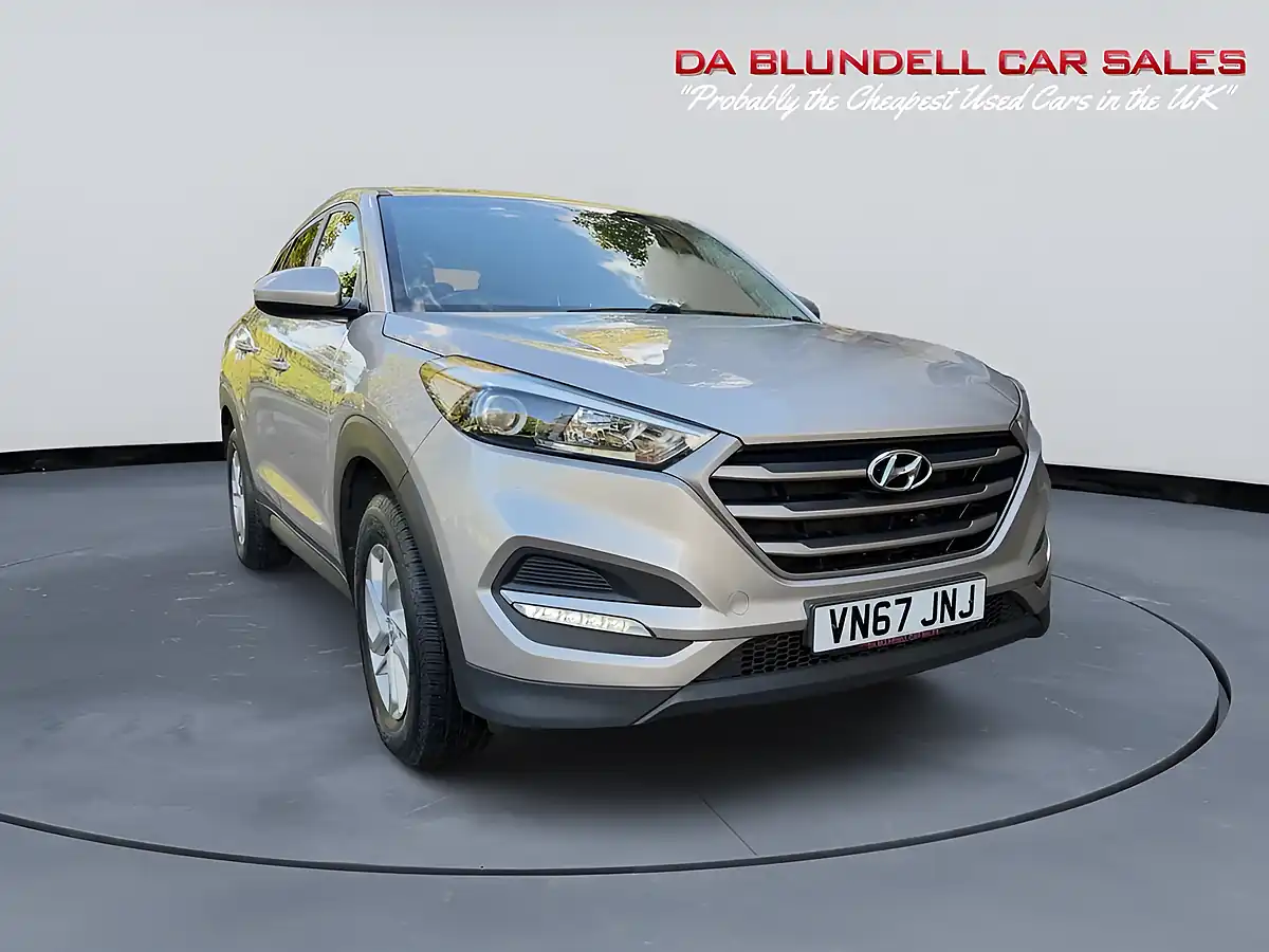 Used 2017 Hyundai Tucson S White - Interior and Exterior details 12