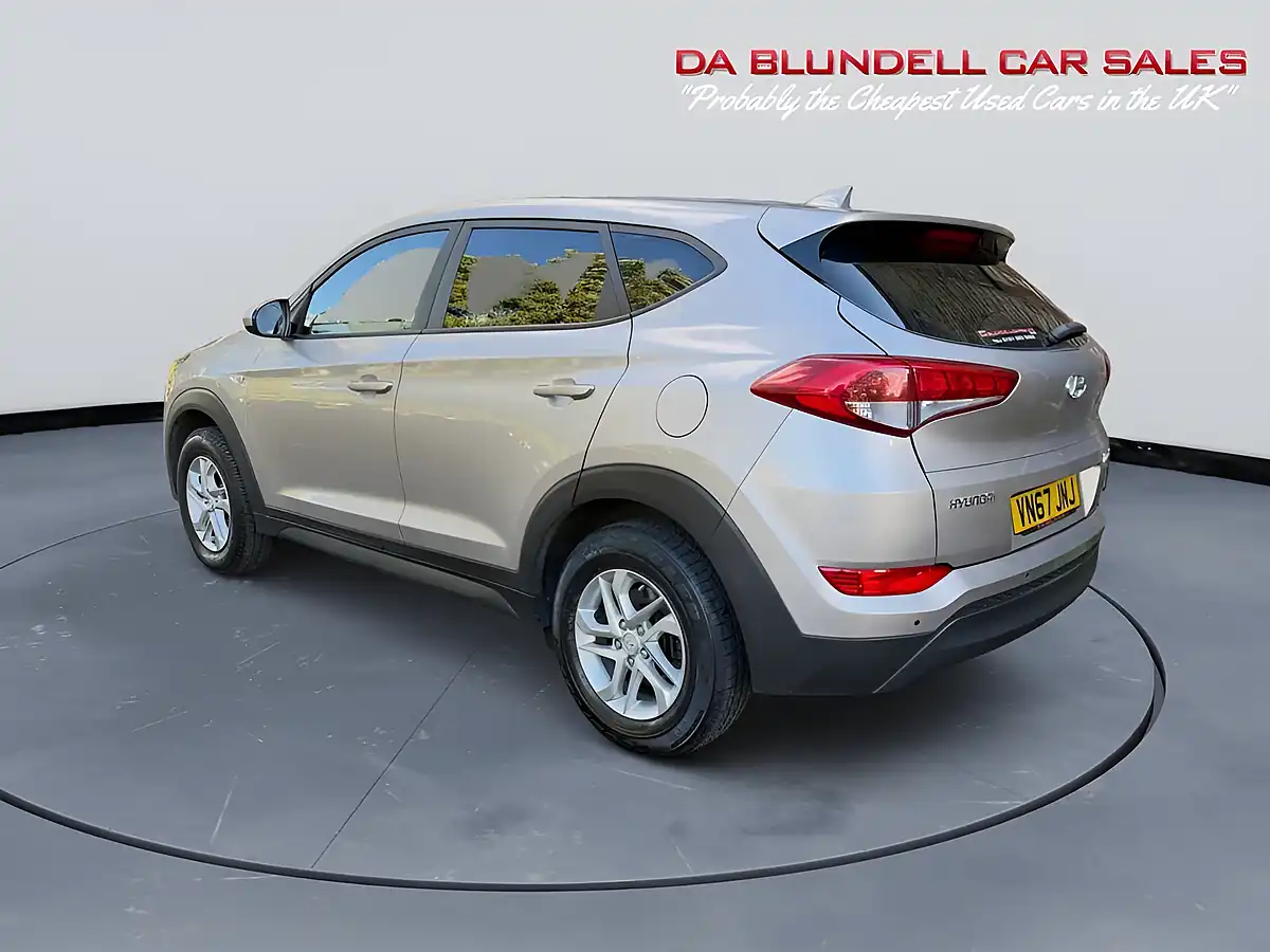 Used 2017 Hyundai Tucson S White - Interior and Exterior details 13