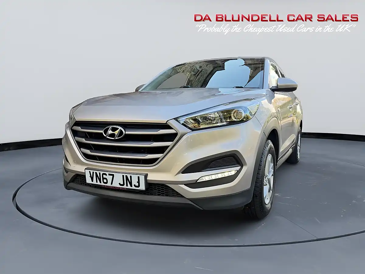 Used 2017 Hyundai Tucson S White - Interior and Exterior details 14