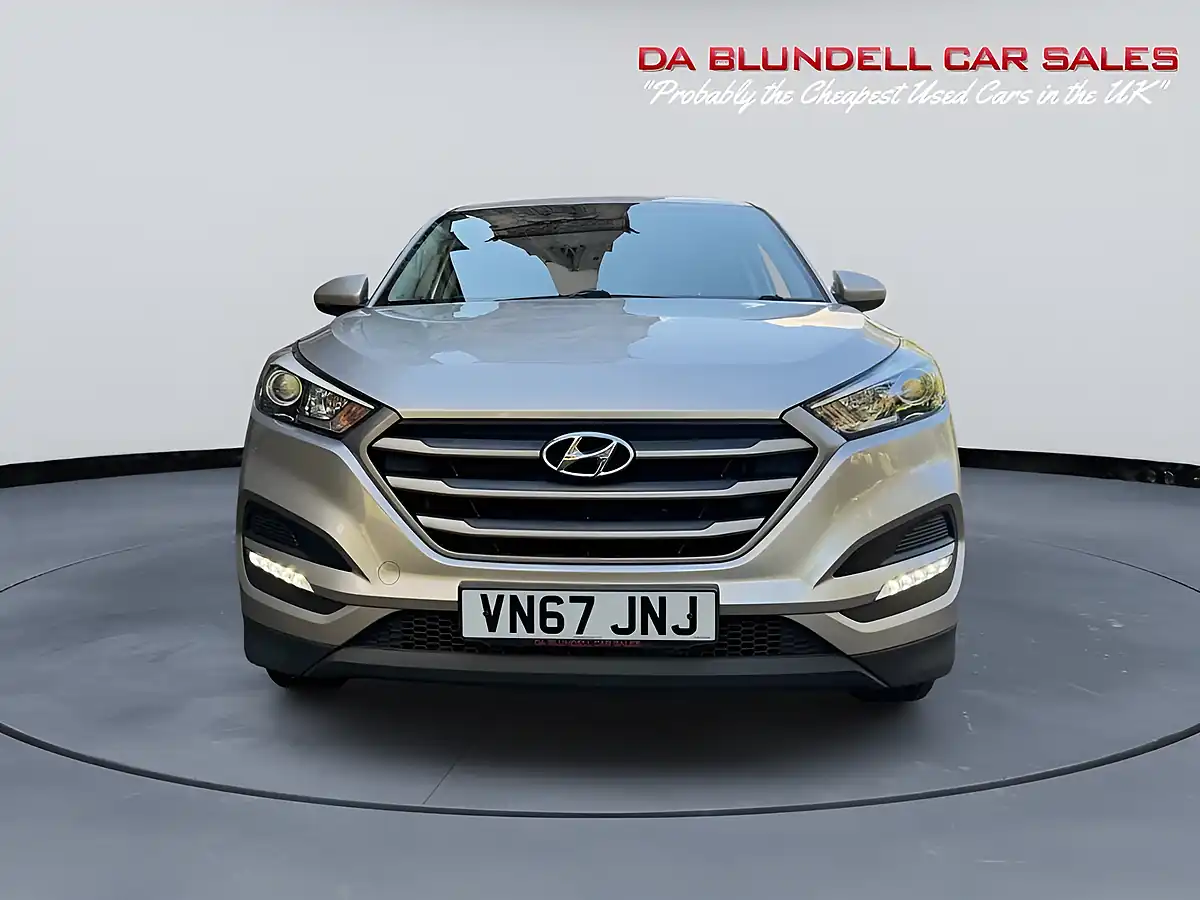 Used 2017 Hyundai Tucson S White - Interior and Exterior details 15