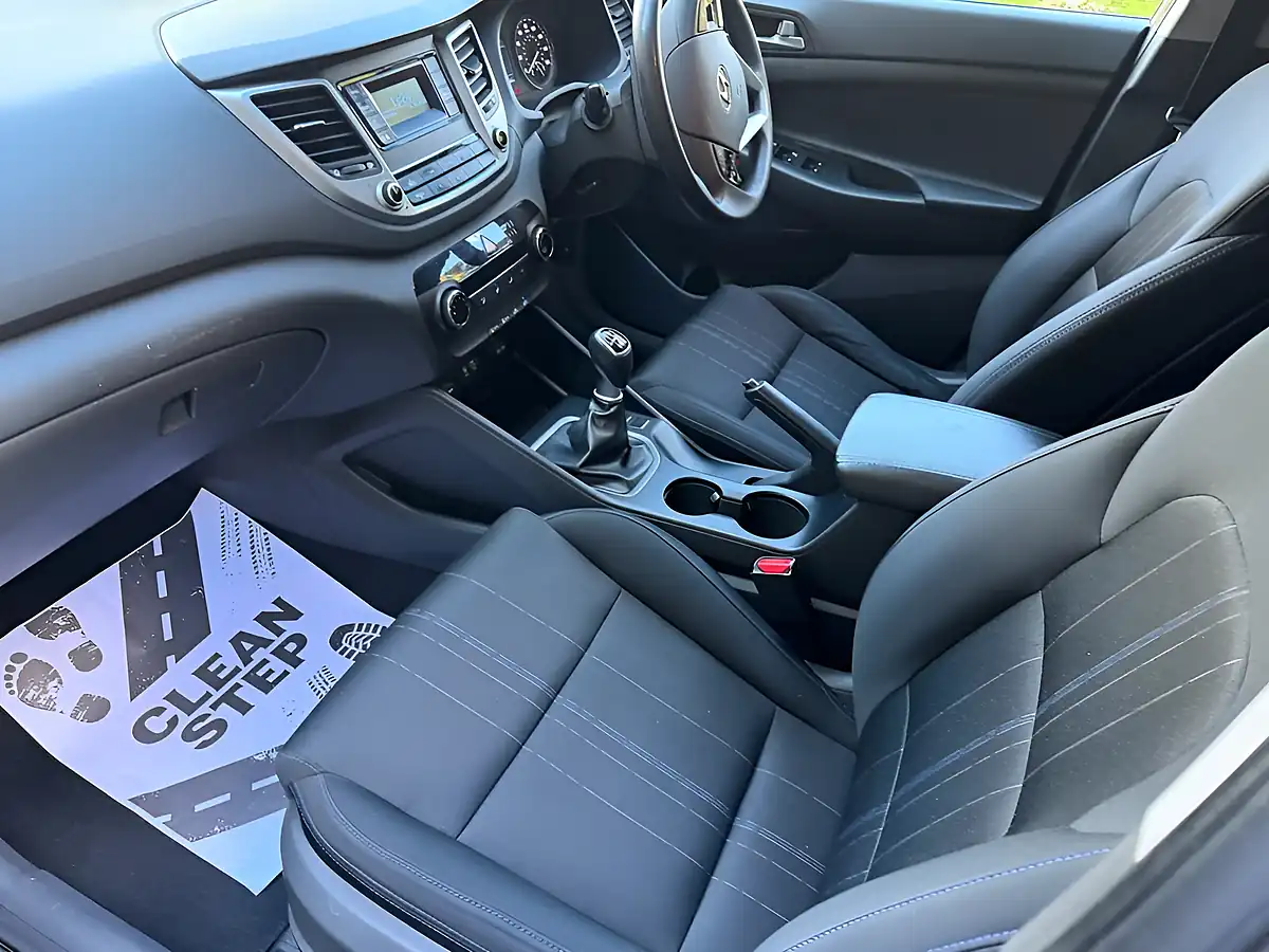 Used 2017 Hyundai Tucson S White - Interior and Exterior details 16