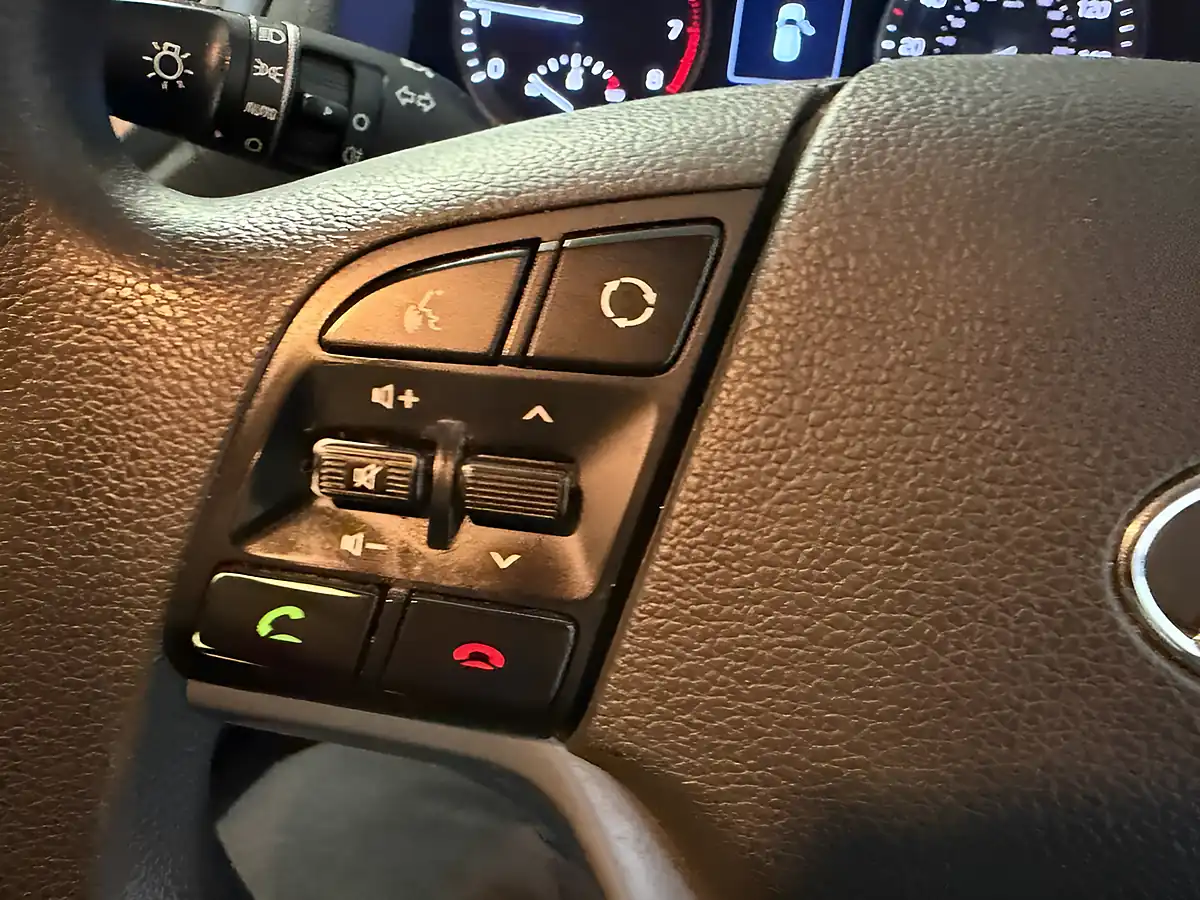 Used 2017 Hyundai Tucson S White - Interior and Exterior details 18