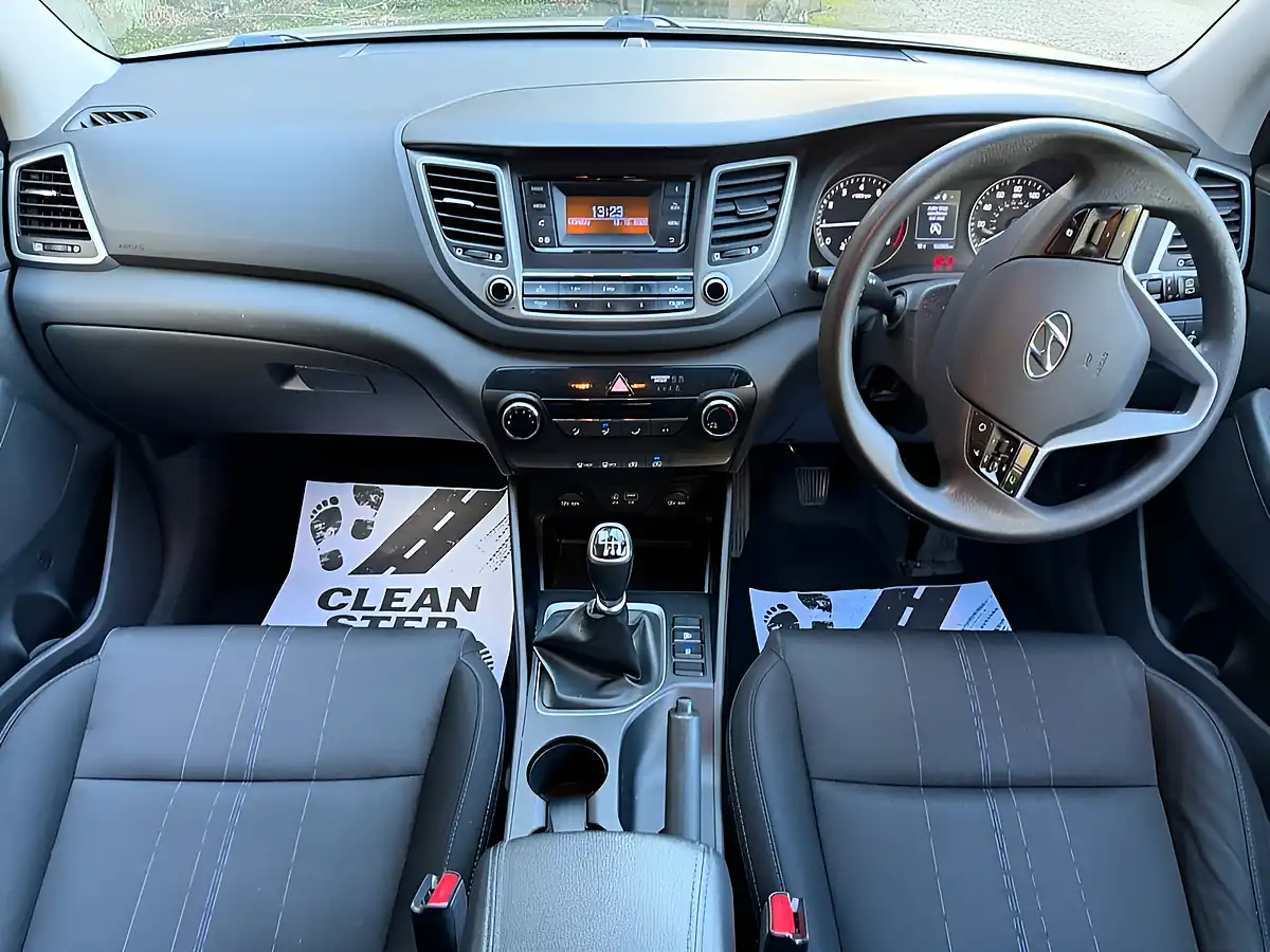 Used 2017 Hyundai Tucson S White - Interior and Exterior details 8