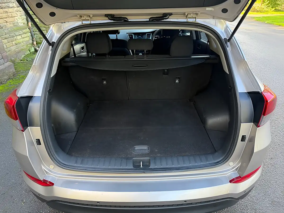 Used 2017 Hyundai Tucson S White - Interior and Exterior details 9