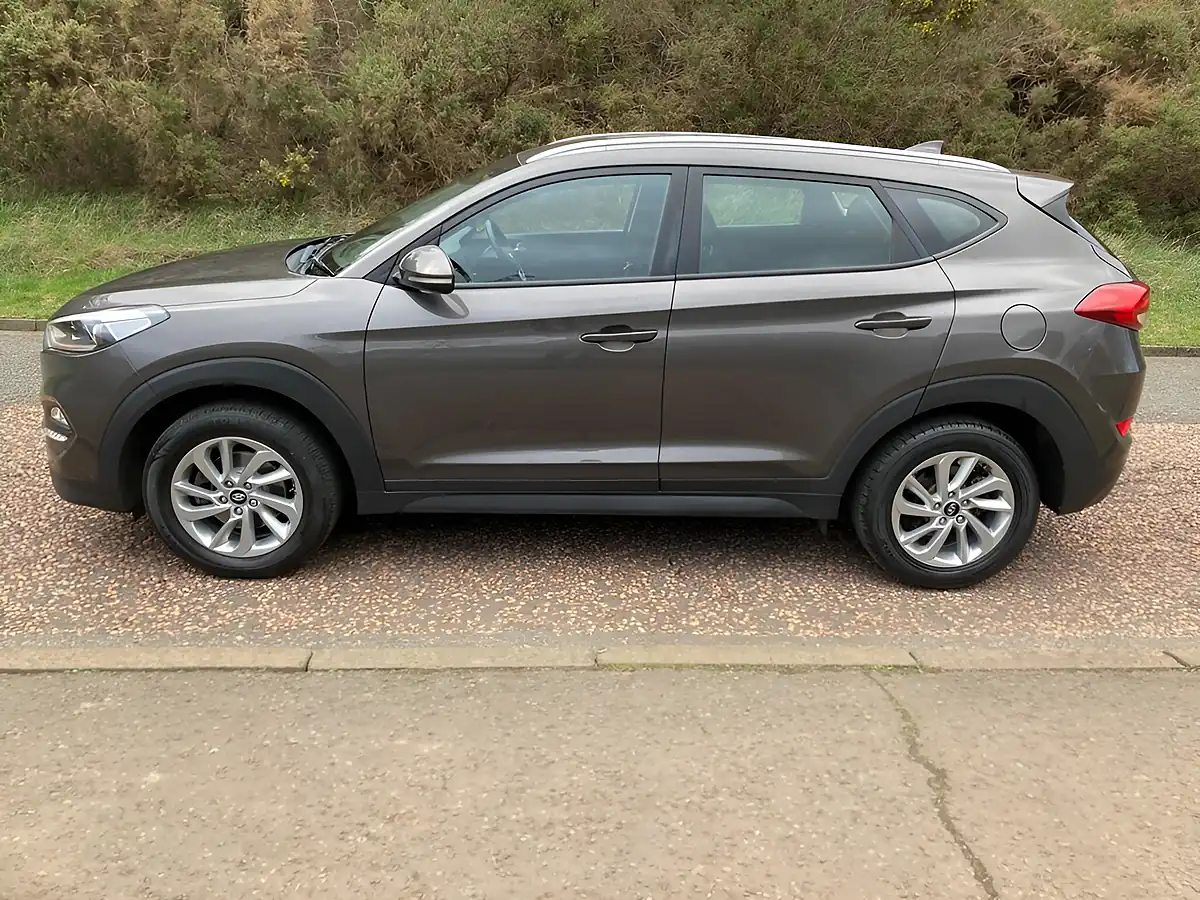 Used 2017 Hyundai Tucson Se Blue Drive Grey - Interior and Exterior details 5