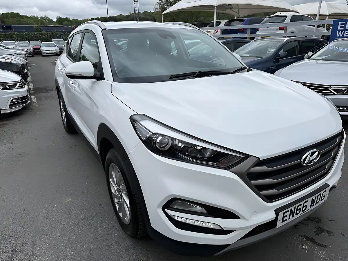Used 2017 Hyundai Tucson Se Edition White - Interior and Exterior details 11