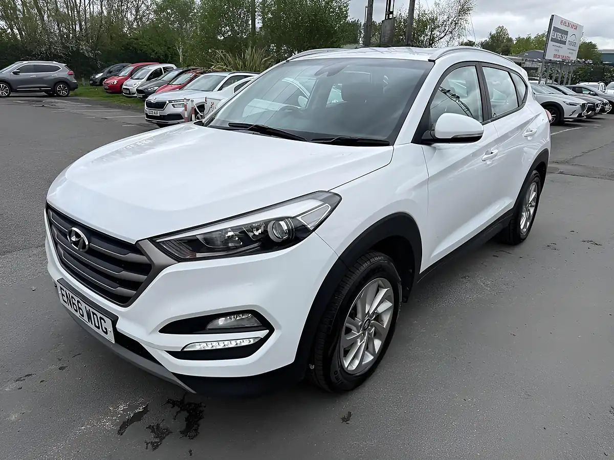 Used 2017 Hyundai Tucson Se Edition White - Interior and Exterior details 17