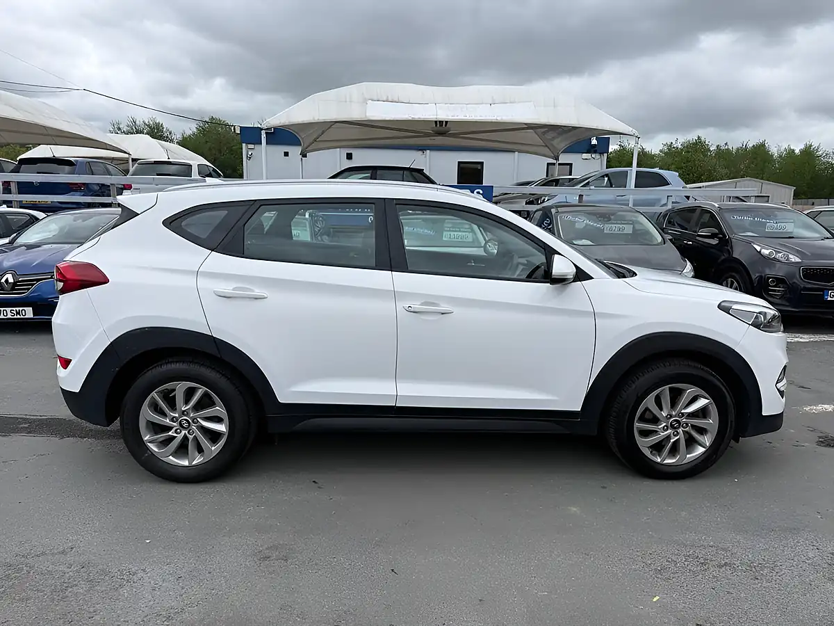 Used 2017 Hyundai Tucson Se Edition White - Interior and Exterior details 3