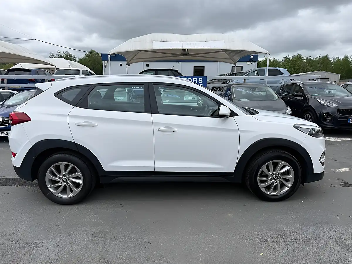 Used 2017 Hyundai Tucson Se Edition White - Interior and Exterior details 4