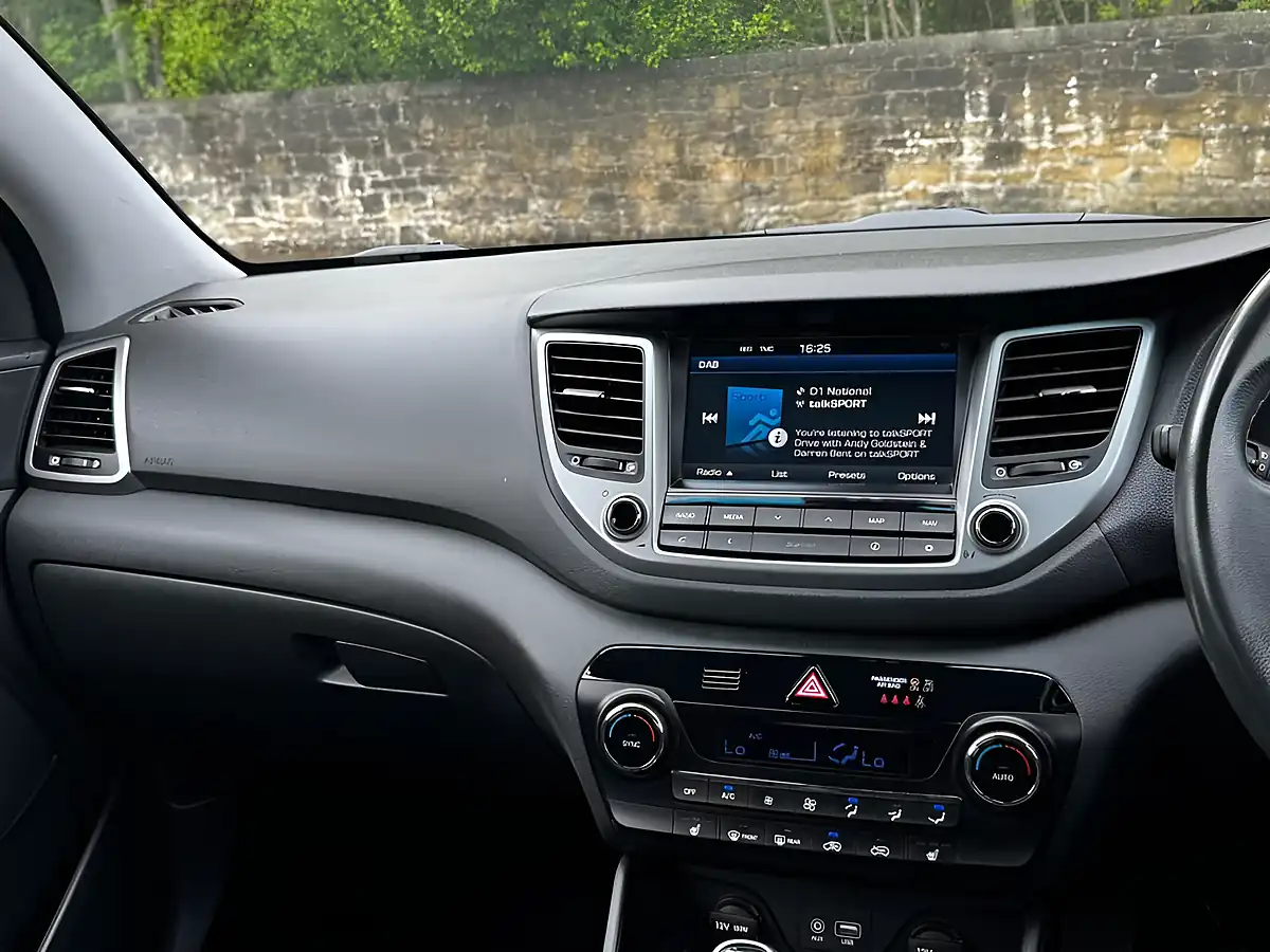 Used 2017 Hyundai Tucson Se Nav Ara Blue - Interior and Exterior details 10