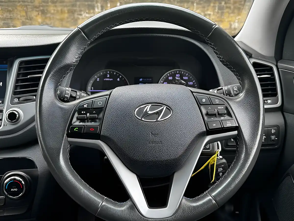 Used 2017 Hyundai Tucson Se Nav Ara Blue - Interior and Exterior details 4