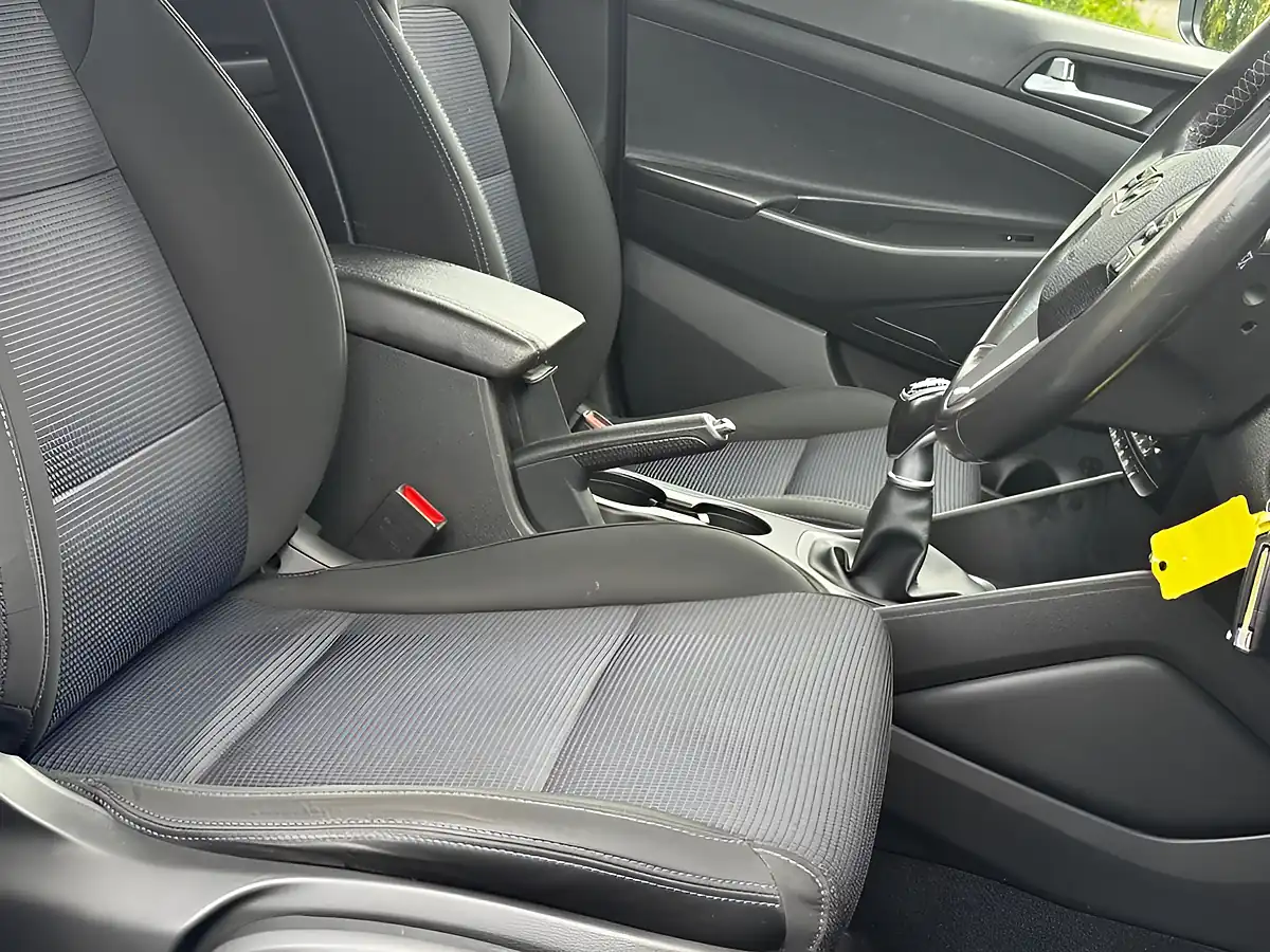 Used 2017 Hyundai Tucson Se Nav Ara Blue - Interior and Exterior details 8