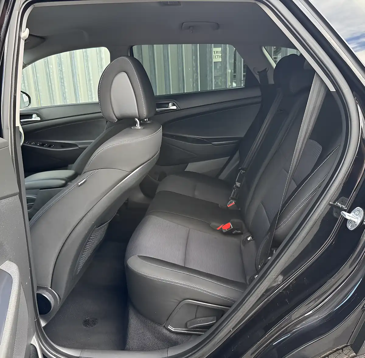 Used 2017 Hyundai Tucson Se Nav Black - Interior and Exterior details 11