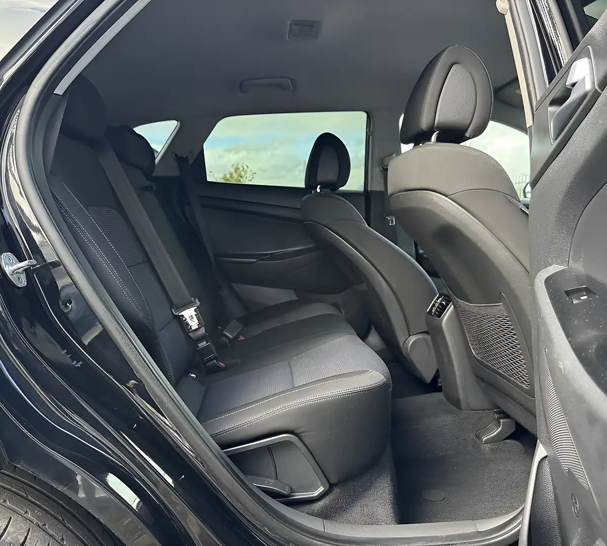 Used 2017 Hyundai Tucson Se Nav Black - Interior and Exterior details 12